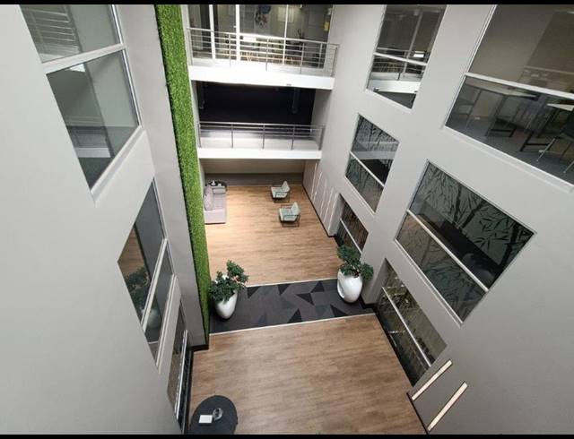 BUSINESS PROPERTY TO RENT IN CRESTA